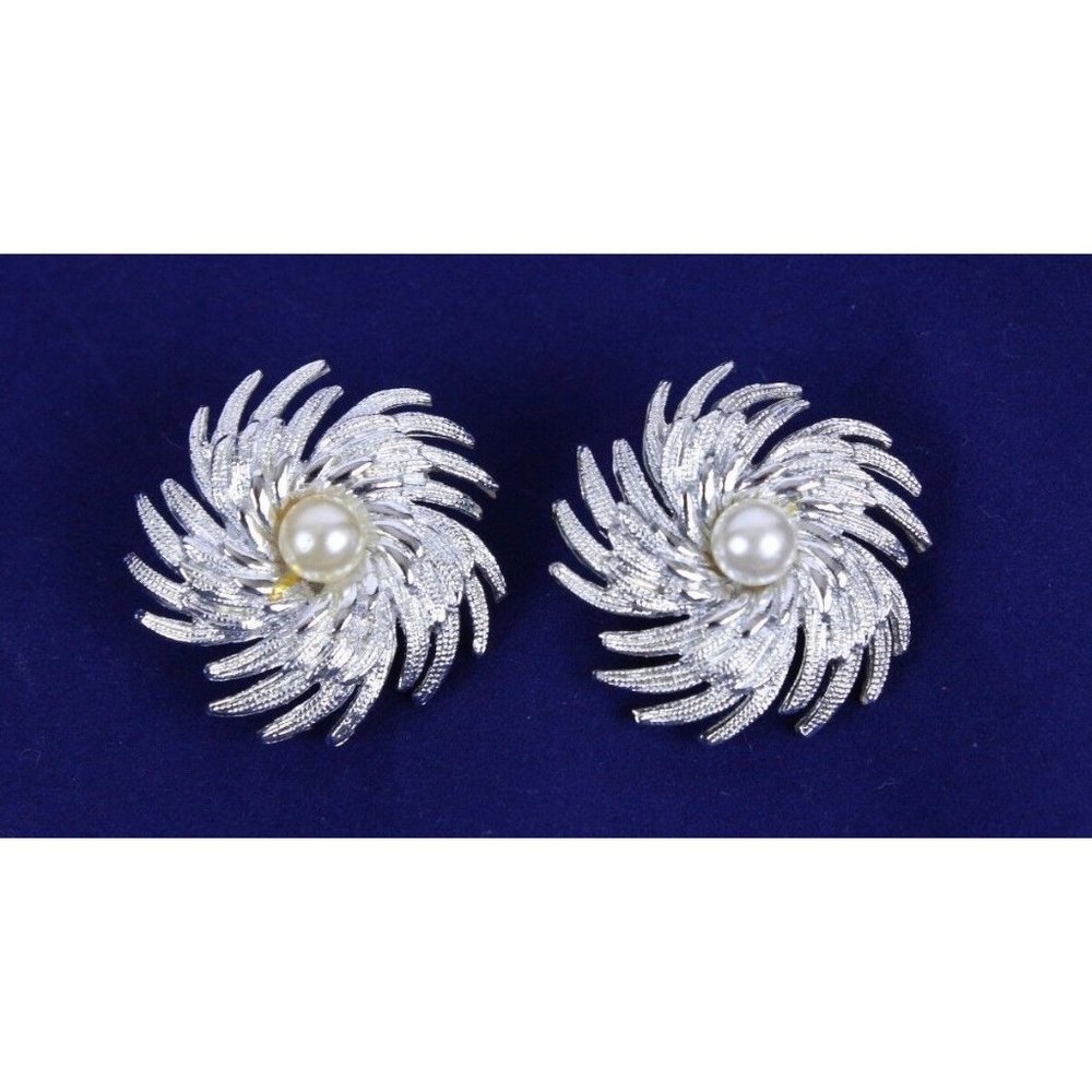 Sara Coventry Clip On Earrings Silver Tone Simulated Pearl Pinwheel